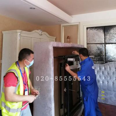 紅山區(qū)拆裝師傅正在拆裝家具