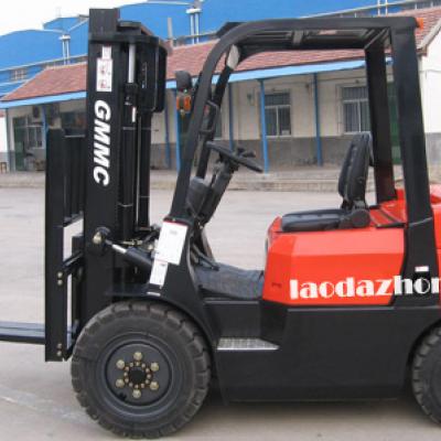 紅山區(qū)3噸-12噸的柴油叉車出租